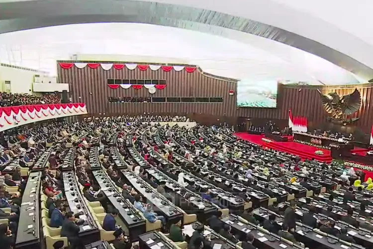 Prabowo Berkelakar Pemilu Masih Lama Saat DPR Riuh Seperti Rapat Kecamatan