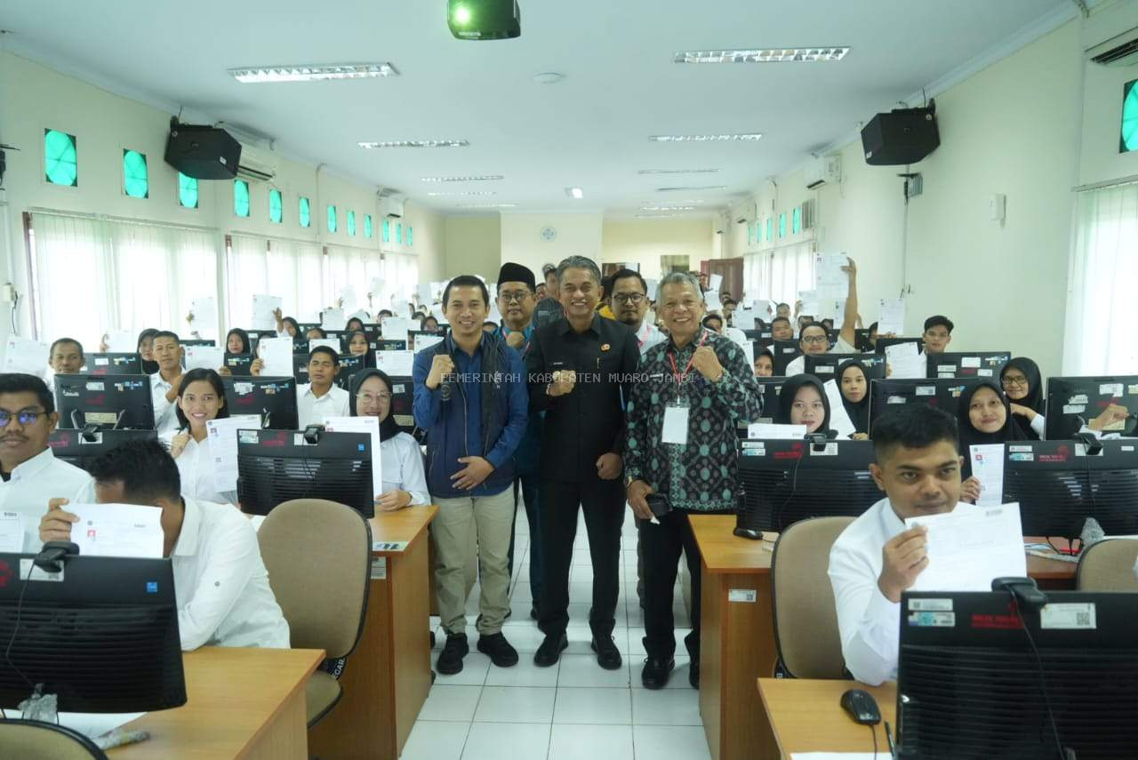 Wakil Bupati Muaro Jambi Junaidi Mahir meninjau pelaksanaan seleksi Pegawai Pemerintah dengan Perjanjian Kerja (PPPK) Tahap II Kabupaten Muaro Jambi