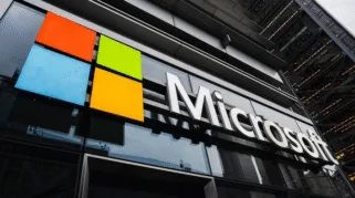 Layoff yang dilakukan Microsoft menimpa para insinyur juga. Sedihnya, mereka digantikan oleh sistem kecerdasan buatan (AI) yang mereka kembangkan sendiri. Foto: Getty Images/Craig T Fruchtman