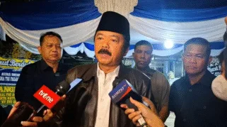 Foto: Mantan Panglima TNI Hadi Tjahjanto melayat ke ruma duka Marsma Fajar (Doc: detikcom)