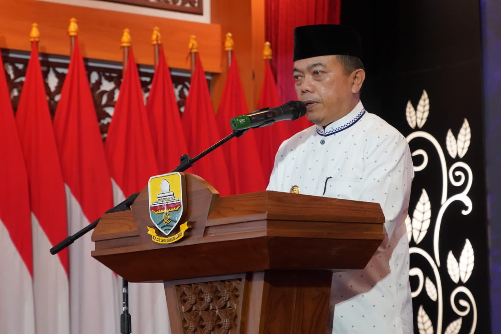 Gubernur Al Haris Konsisten Membantu Masyarakat Memakmurkan Masjid