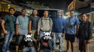 Dua pelaku curas saat di Polres Merangin dengan barang bukti kejahatannya. (Orasi/ist)
