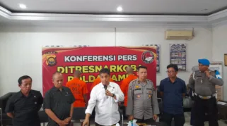 Wadir Narkoba Polda Jambi, AKBP Andi M Ichsan saat memimpin konferensi pers. (Orasi/Juan)