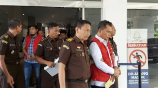 Kejatisu secara resmi menahan Kades Kesehatan Sumut, dr AMH, terkait pengadaan APD saat Covid-19.