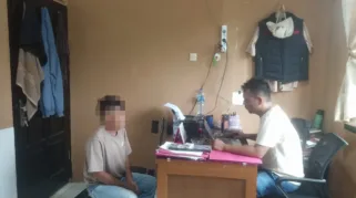 Pelaku penganiayaan mantan istri usai ditangkap polisi. (ist)