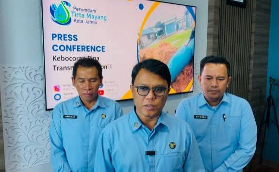 Perumda Tirta Mayang Jambi Gelar Konfrensi PERS, Dwike: "Estimasi pelayanan 100 % akan pulih dalam waktu 10 hari"