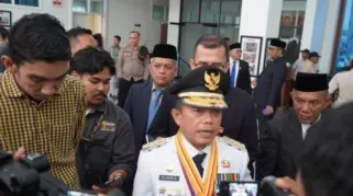 GUBERNUR JAMBI - Al Haris menyampaikan targetnya pada 100 hari kerja usai dilantik sebagai Gubernur pada periode kedua 2025-2030.