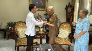 Wapres Gibran Rakabuming Raka melakukan silaturahmi ke kediaman Wapres Republik Indonesia ke-6, Jenderal (Purn) Try Sutrisno, Rabu (13/8/2025). Foto/Dok. Setwapres.