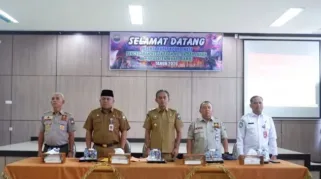 Wakil Bupati Muaro Jambi, Junaidi Mahir, didampingi Sekretaris Daerah Budhi Hartono, memimpin langsung Rapat Koordinasi (Rakor) Persiapan Menghadapi Bencana Karhutla yang digelar di Ruang Rapat Ridan