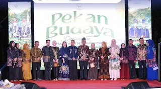 Wakil Ketua Dekranasda Kabupaten Muaro Jambi, Novi Astrianti, menghadiri pembukaan Pekan Budaya Pariwisata Sepucuk Adat Serumpun Pusako Kabupaten Sarolangun