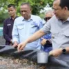 Bupati Muaro Jambi, Dr. Bambang Bayu Suseno, S.P., M.M., M.Si., melakukan kunjungan kerja ke Kantor Balai Perikanan Budidaya Air Tawar (BPBAT) Sungai Gelam