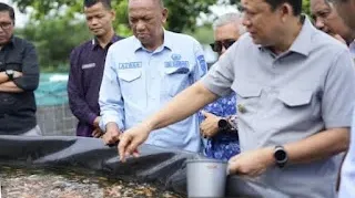 Bupati Muaro Jambi, Dr. Bambang Bayu Suseno, S.P., M.M., M.Si., melakukan kunjungan kerja ke Kantor Balai Perikanan Budidaya Air Tawar (BPBAT) Sungai Gelam