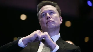 Status Triliuner Elon Musk