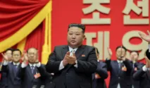Kim Jong Un menegaskan Korea Utara akan memperkuat angkatan laut dengan senjata nuklir dan membangun kapal perang 10.000 ton sebagai bagian dari modernisasi militer.