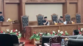 Wakil Bupati Muaro Jambi, Junaidi Mahir, menyampaikan jawaban dan tanggapan Bupati terhadap pemandangan umum fraksi-fraksi DPRD Kabupaten Muaro Jambi terkait enam Rancangan Peraturan Daerah (Ranperda) usulan pemerintah daerah.